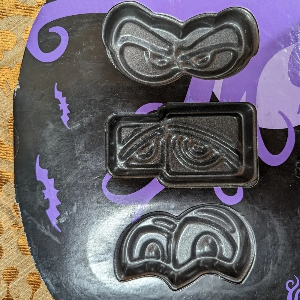 Wilson Googly Eye Cookie Mold Baking‎ Sheet